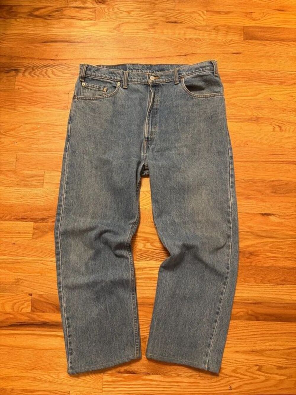 vintage levi’s 505 medium wash jeans